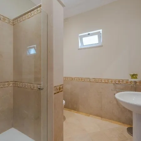 Ferienhaus Fuer 6 Personen Ca 350 Qm In Funchal, Madeira Und Umgebung - B61438