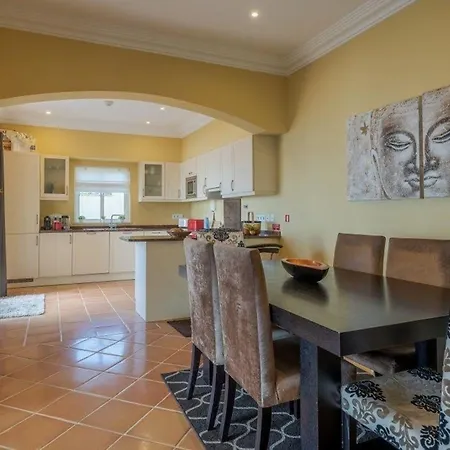 Ferienhaus Fuer 6 Personen Ca 350 Qm In Funchal, Madeira Und Umgebung - B61438 * Funchal (Madeira)